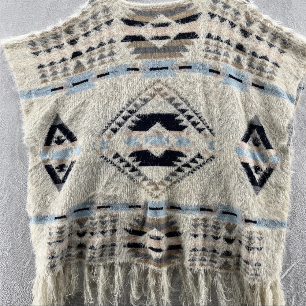 🌺🌵Aztec Patterned Cream Sweater🌵🌺 - Picture 2 of 8